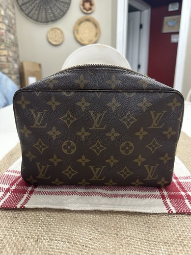 Louis vuitton trousse - vuitton, toilette