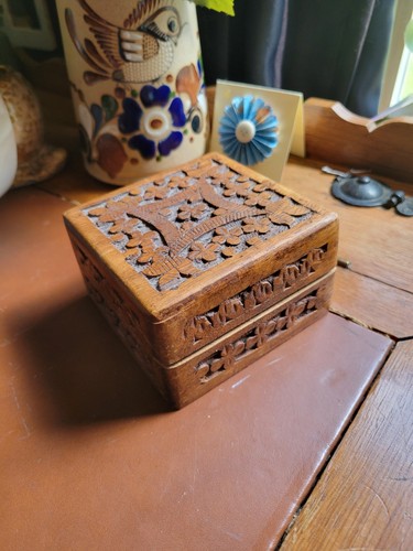 Vintage wooden hinged keepsake - wooden,
