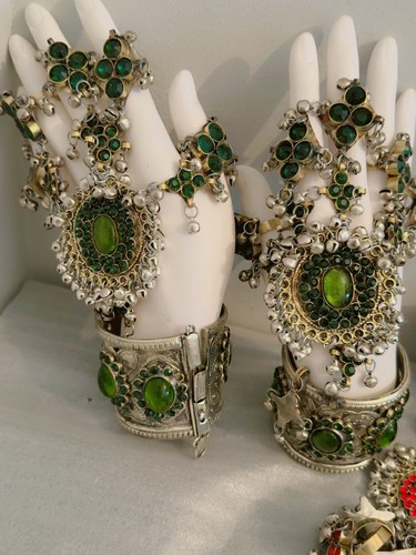 Jewellery - , traditional)