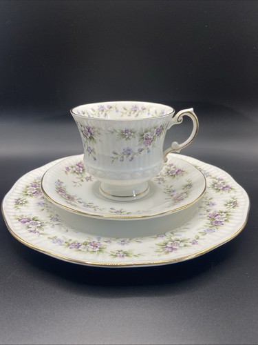 Elizabethan chantilly cup - chantilly,