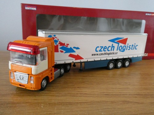 Corgi roadscene czech - corgi,
