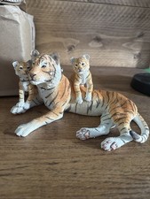 Country Artists Tiger And Cub 