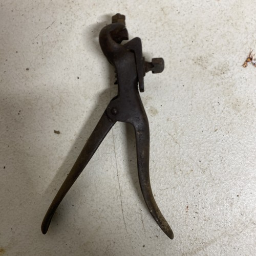 Antique saw tooth - , setter