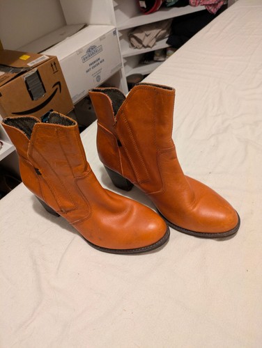Caterpillar tan heeled boots - tan,