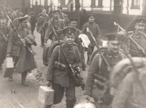 Rppc wwi german soldiers rifle - german,