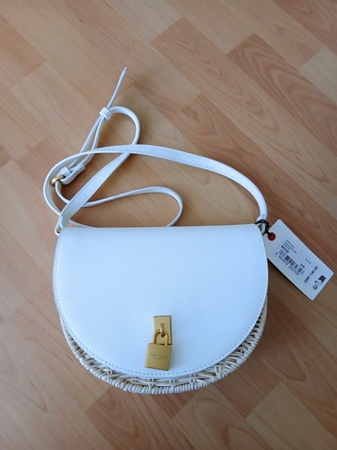 Ted baker padlock - ted, detail