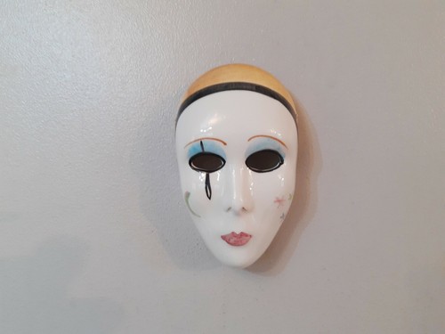 Wall hanging face - wall, mask