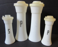 Tupperware Hourglass 6" 4"