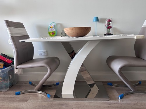Modern style dining table - style,