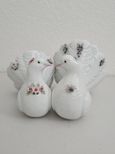 Lladro couple kissing white - of,