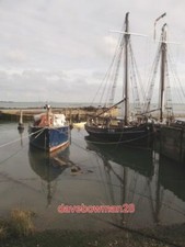 PHOTO  BOATS NEAR MEDWAY