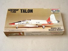 Minicraft/Hasegawa 1:72 model aircraft kit 1018: Northrop T-38A Talon