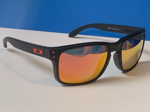 Oakley sunglasses black frame - oakley,