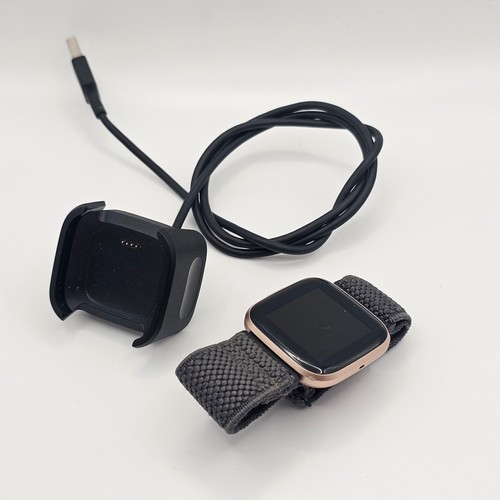 Fitbit versa fitness tracker - fitbit,