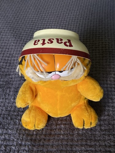 Vintage garfield with pasta - with,