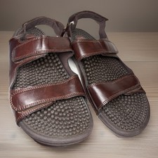 KENKOH Massaging Sandals Brown