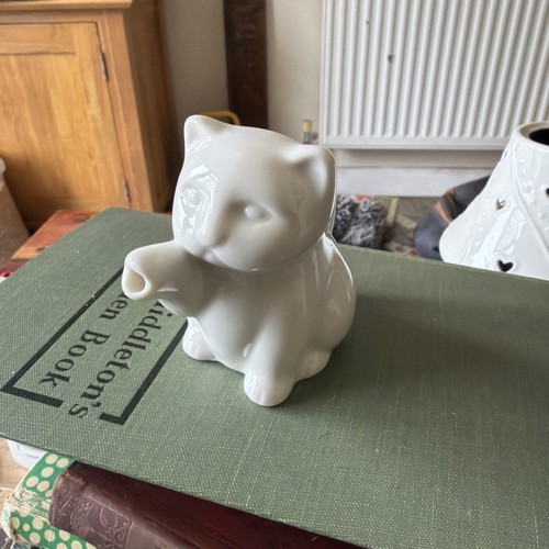 Porcelain white cat milk - porcelain,