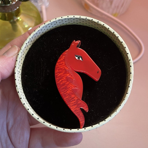 Erstwilder hera horse brooch - erstwilder,