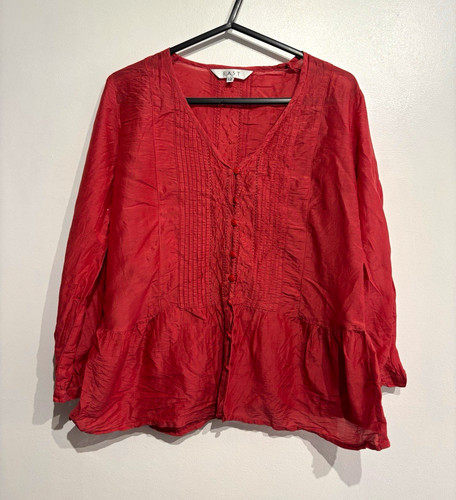 Women east red - east, solid