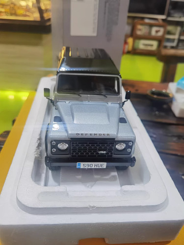 Land rover defender - 1/18,