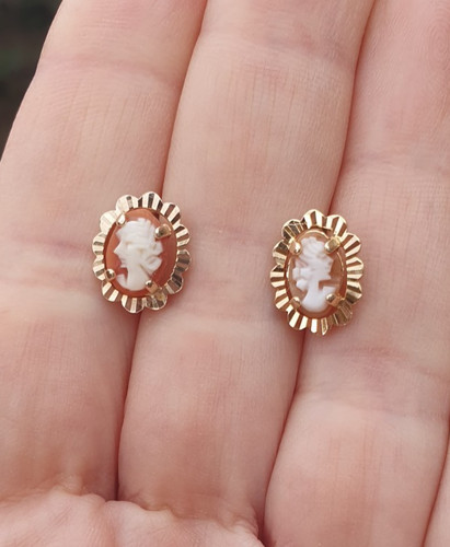 Vintage cameo gold plated stud - gold,