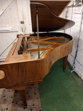 Baby grand piano wallnut 7and quarter octave good keys no chips £275   4ft 6"