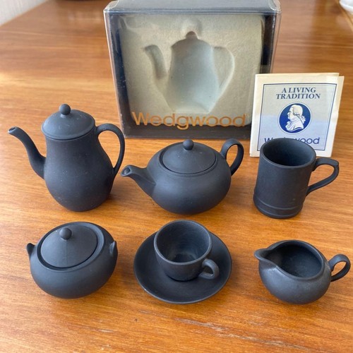 Wedgwood black basalt - wedgwood,