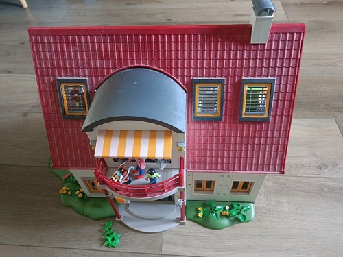 Playmobil suburban house - suburban,