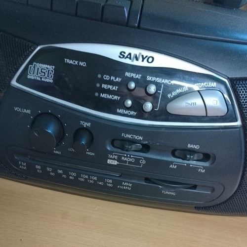 Sanyo mcd z100f radio - radio, cassette