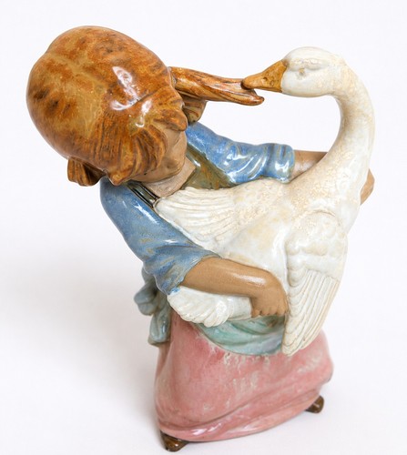 Lladro 2095 girl holding - #2095,