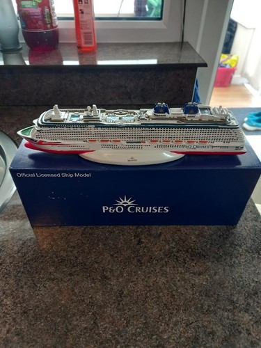 Britannia cruise ship - po,