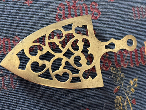 Antique brass trivet kettle - brass,
