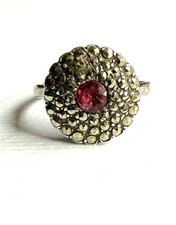 VINTAGE ANTIQUE ART DECO FINE SILVER MARCASITE PINK PASTE RING. SIZE O