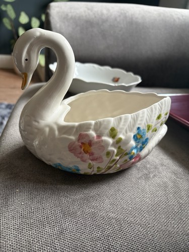 Vintage handpainted swan - handpainted,
