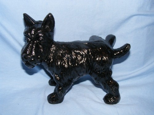 Scottie dog cocking leg - scottie,