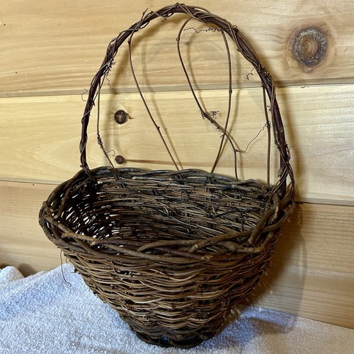 Demilune wall pocket - pocket, twig