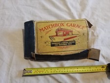 MATCHBOX GARAGE PLASTIC IN A BOX, THE BOX IS VERY POOR  (D51)
