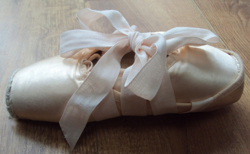 Pointe shoes timeworn pink - pointe,
