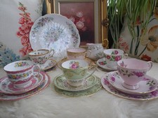 VINTAGE 21 PIECE PINK & GREEN