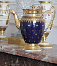 Paris porcelain pourer, early