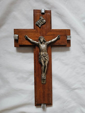 CHARMING WOODEN & WHITE METAL CRUCIFIX