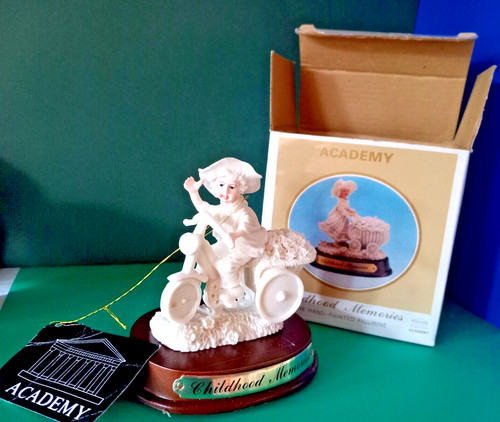 New figurine girl - figurine,