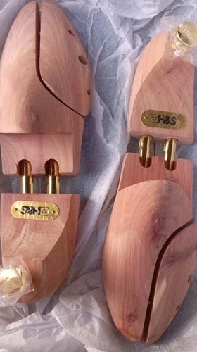 Cedar wood shoe tree - wood,