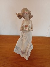 LLADRO Porcelain Figurine