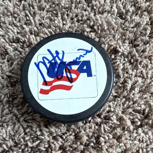 Team usa signed hockey puck - hockey,