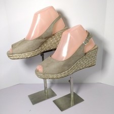 Ladies beige size 6 wedge