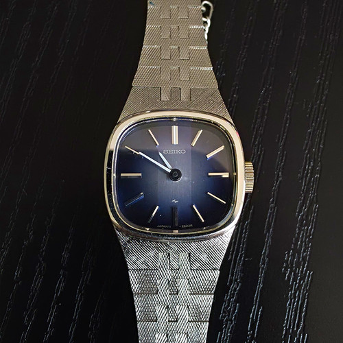 Seiko women vintage quartz - women’s,