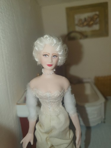 12th beautiful lady dress - 1/12th,