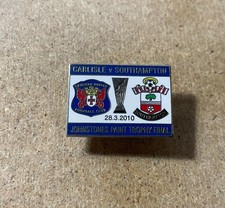 CARLISLE UNITED 2010 JPT FINAL ENAMEL FOOTBALL SUPPORTERS BADGE