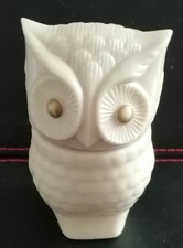 VINTAGE.  AVON WHITE GLASS OWL. CREAM SACHET.